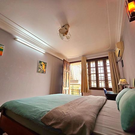 Rainbow Homestay - No 8 Alley 18B Tong Dan Hanoi Buitenkant foto