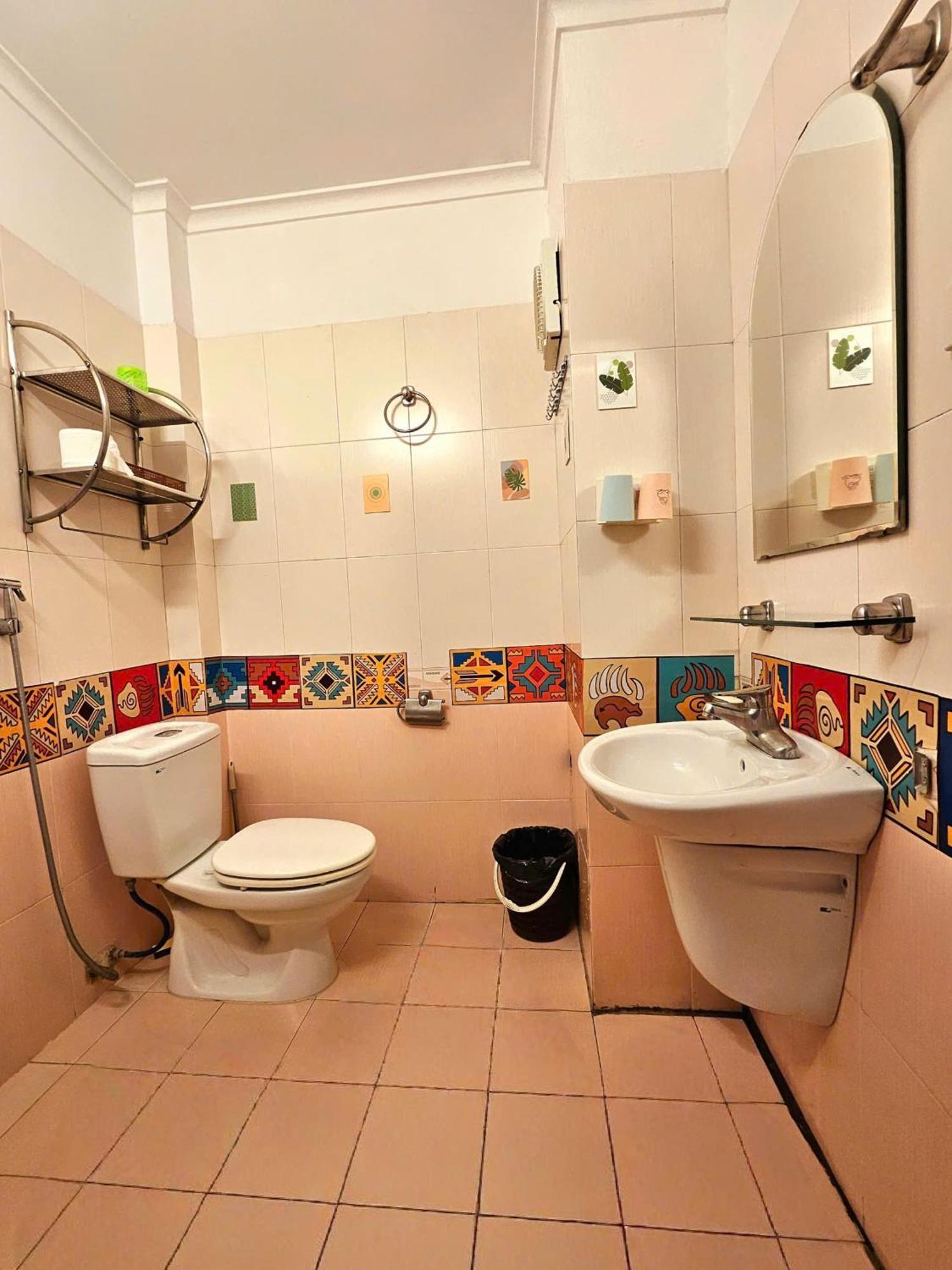 Rainbow Homestay - No 8 Alley 18B Tong Dan Hanoi Buitenkant foto